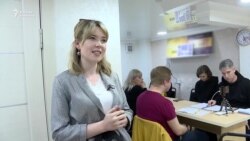 Кыргыз тилин акысыз үйрөткөн Виктория