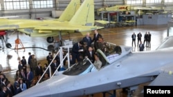 Кім Чен Ин відвідує авіазавод, де виготовляють Су-35 у Комсомольську-на-Амурі, РФ, 15 вересня 2023 року