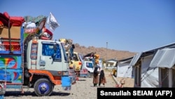 د يوشمېر راستنو شويو افغان کډوالو د موټرو انځور