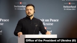 Володимир Зеленський розповів, що заслухав доповідь голови уряду Дениса Шмигаля, в тому числі щодо інфраструктури в регіонах