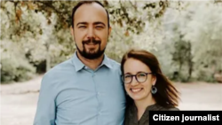 رایان کوربت با همسرش آنا کوربت که هر دو در افغانستان وظیفه انجام دادند. اما کوربت در آخرین سفر خود به افغانستان دستگیر شد.