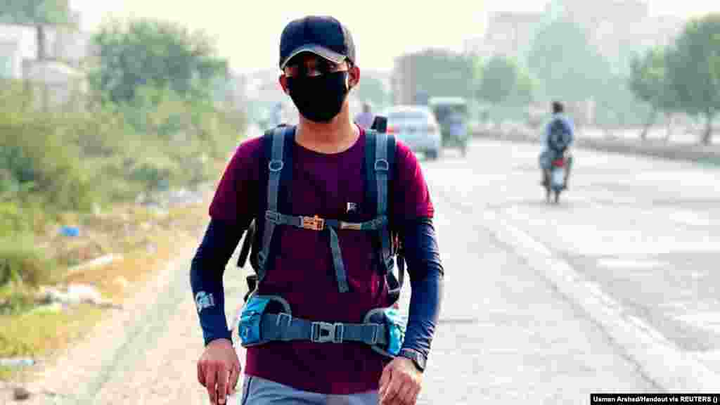 Аршад в Пакистан: &bdquo;Винаги съм обичал да ходя. Веднъж изминах 1270 километра пеш в Пакистан, което ми даде самоувереност, че мога да завърша това пътуване. Разбира се, имаше някои препятствия, като лошото време и мехурите по краката от ходене.&quot;