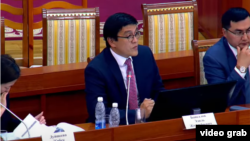 Эдил Байсалов Жогорку Кеңеште. 2023-жылдын 28-апрели. 