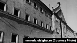 Penitenciarul de la Sighet/Maramureș a făcut parte din sistemul de zeci de închisori comuniste. De la jumătatea anului 1950, penitenciarul a devenit unul exclusiv politic, în care a fost întemnițată elita interbelică.