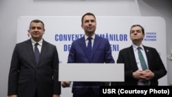 Cei trei lideri ai alianței Dreapta Unită, de la stânga la dreapta: Eugen Tomac (PMP), Cătălin Drulă (USR) și Ludovic Orban (Forța Dreptei).