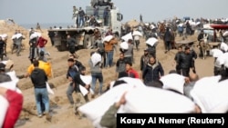 توزیع کمک های غذایی به باشنده های غزه 