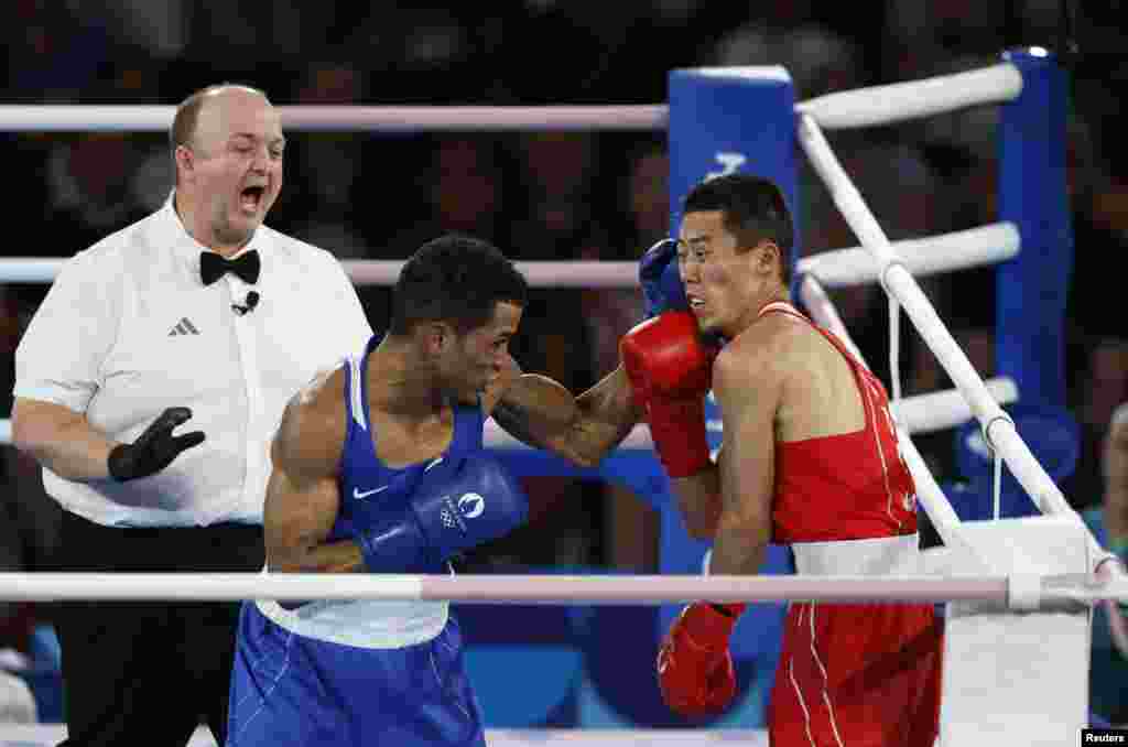 Мунарбектин атасы&nbsp;Сейитбек Токтосунов&nbsp;уулунун жеңишине жетине албай, кубанычын бөлүштү. &ldquo;Туугандарыбыз менен уулумдун беттешин үйдөн көрдүк. Өтө сүйүнүп турабыз. Мунарбек сегиз жашынан баштап машыга баштаган. 20 жылдан бери бокс менен машыгып жатат. Баламдын кичинесинде эле таланты бар эле. Уулум тарых жаратты, мунун баары Кудайдын бергени! Эми финалда кыргыздын желегин көтөрүп, гимнин жаңыртсын деп ишенип турам", - деди атасы.