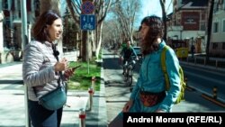 Autoarea podcastului „Laboratorul social” Victoria Coroban, în dialog cu activista Ana Popa