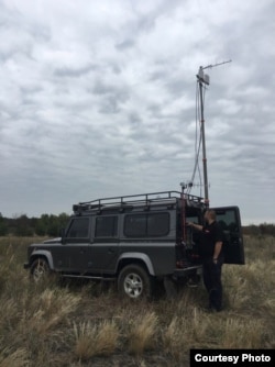 Антидроновий комплекс «Хмара» від української компанії «КОРТ». Виявляє та дезорієнтує БПЛА на відстані до 30 кілометрів – і майже не піддається виявленню засобам РЕР противника