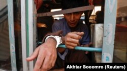 پاکستان - بازداشت مهاجران افغان شدت یافته است. (عکس آرشیف) 