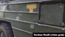 Зафарбовані дірки від уламків на корпусі ЗРК «Оса». На її екіпаж полюють цілодобово