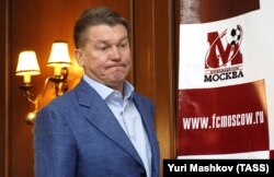 Олег Блохін, який сенсаційно вивів збірну України в 1/4 Чемпіонату світу з футболу 2006 року, невдовзі вирішив попрацювати в Москві, але протримався там недовго через невдалі результати очолюваного ним ФК «Москва»
