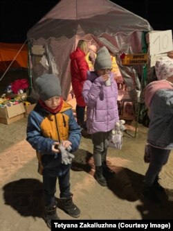 Рятуючись від війни Ярина з братом та мамою спершу переїхала у Нідерланди