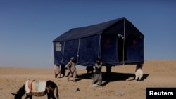 برخی از زلزله زدگان ولایت هرات می گویند که در اثر سردی هوا بسیاری از کودکان به امراض مختلف مبتلا شده اند