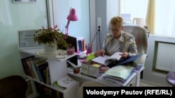 Людмила в кабінеті, де вона надає психологічну допомогу військовослужбовцям та їхнім сім'я