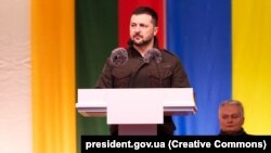 Президент України Володимир Зеленський під час виступу перед представниками громадськості Литви та України. Вільнюс, 10 січня 2024 року