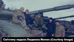 Людмила Менюк разом із побратимами на службі