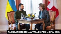 Президент України Володимир Зеленський і президент Швейцарії Віола Амгерд. Керзац поблизу Берна, Швейцарія, 15 січня 2024 року
