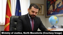 Министерот за правда Кренар Лога попладнево го потпиша барањето за екстрадиција