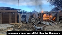 Ілюстраційне фото. Наслідки російського обстрілу Нікополя, 28 листопада 2023 року