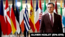 «Путін відчайдушно намагається зірвати мирний саміт у Швейцарії 15-16 червня. Він боїться його успіху. Його оточення посилає ці фальшиві сигнали про нібито готовність до припинення вогню», – вважає Дмитро Кулеба 