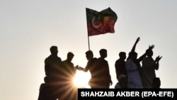 د پاکستان تحریک انصاف ګوند د پلویانو ارشیف انځور 