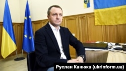 26 таких звернень надійшло зі шкіл, повідомив Тарас Кремінь