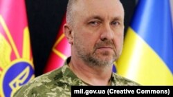 Командувач Сухопутних військ ЗСУ Олександр Павлюк закликав українців «знайти у собі мужність стати до лав ЗСУ»