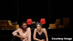 Игор Трпчески и Даниела Иваноска во сцена од претставата „Круг“