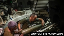 «Боєприпаси – ось де Україні доводиться боротися. Ми вже знаємо, що в деяких випадках в Україні спостерігається голод у артбоєприпасах»