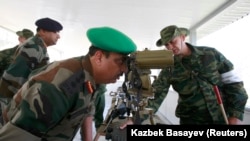 Հնդկաստանի բանակի ներկայացուցիչները Ռուսաստան այցի ժամանակ, արխիվ