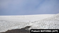 یخچال های کوه های پامیر در سرحدات تاجکستان با افغانستان