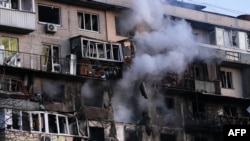 Vineri, Rusia a atacat blocuri de locuințe din Kiev cu 400 de drone și 50 de rachete Kinjal și Iskander, deși susține permanent că nu atacă decât ținte militare. Printre clădirile distruse a fost și ambasada Azerbaidjanului în Ucraina. 