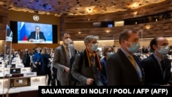 چندین دپیلومات از جمله دیپلومات‌های امریکایی و اروپایی در اعتراض به حمله مسکو به اوکراین این نشست را ترک کردند.