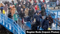 Printre sutele de mii de refugiați din Ucraina au venit și mulți străini care lucrau sau studiau în țara vecină. Statul român nu știe câți dintre aceștia au rămas în țară. 