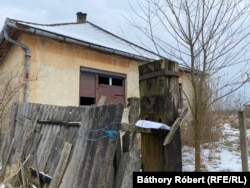 За словами Роберта, він виявив статистику, яка показує, що у вмираючих селах у окрузі Саболч (Угорщина) живе набагато більше людей, ніж раніше