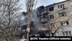 Украинаның Николаев шәһәрендә Русия армиясе бомбалаган йорт.