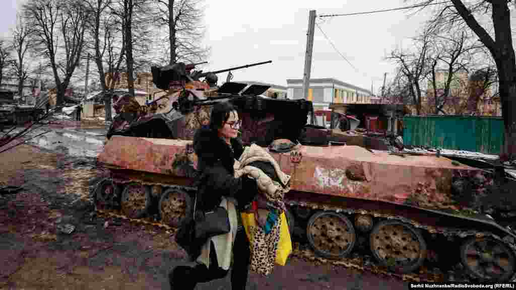 Бучада яшәүче Ольганың әтисе йортның базын калын бетон катламы белән салган булган. Бәрелешләр вакытында алар 7 сәгать буе шунда утырган.