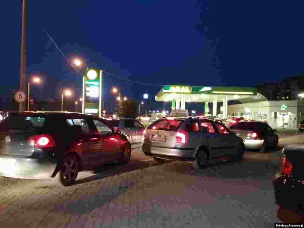 Timpul de așteptare la unele benzinării din Timișoara era miercuri seară și de jumătate de oră.