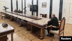 Владимир Путин генераллар: Шойгу һәм Герасимов белән