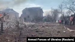 Орусиялык ракеталар түшкөн Мариупол шаары. 