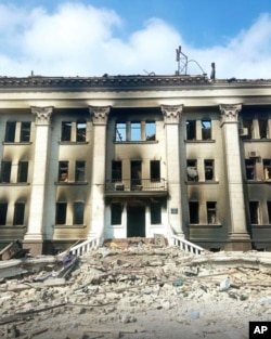 Зруйнований Драмтеатр в Маріуполі