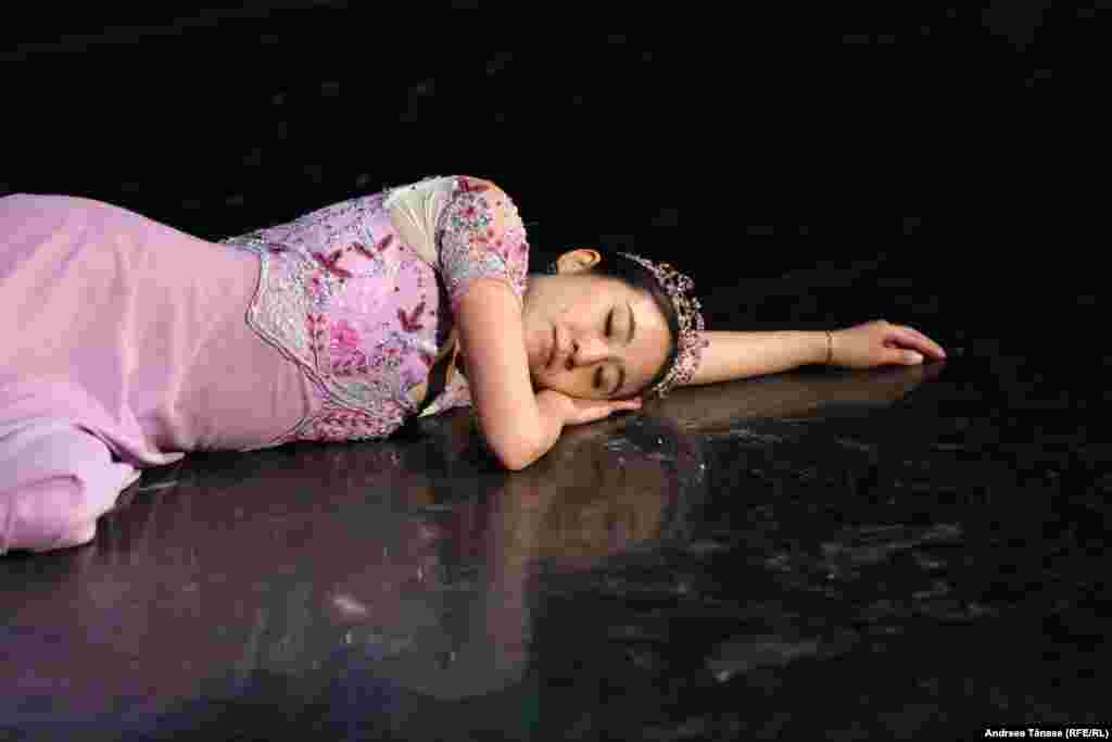 Rin dedică aproape tot timpul baletului, se antrenează, face studii, repetiții, însă programul său depinde și de rolurile pe care le are.