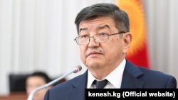 Акылбек Жапаров.