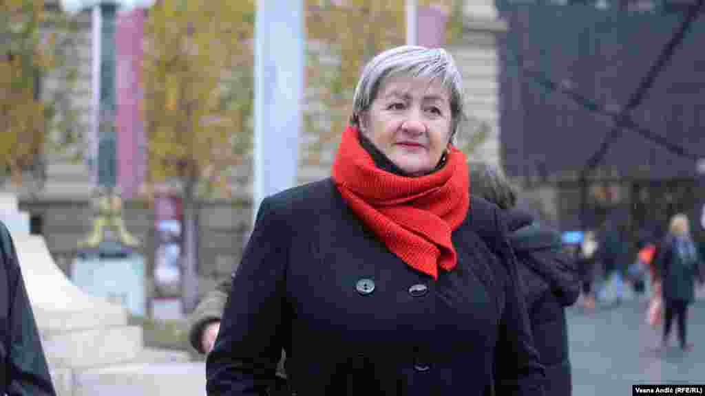 &quot;Ovde sam da dam podršku svim ženama koje su čini mi se u ovo vreme najnebezbednije u svojim domovima, tamo gde bi trebalo da budu najbezbednije. Jako sličnu situaciju imamo i u Crnoj Gori&quot;, rekla je za RSE Sabina Talović, aktivistkinja Žena u crnom iz Pljevalja. &nbsp;