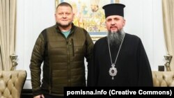 Головнокомандувач ЗСУ Валерій Залужний і глава ПЦУ митрополит Київський і всієї України Епіфаній напередодні Різдва за григоріанським календарем. Київ, 21 грудня 2022 року 