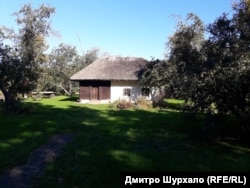 Реконструкція хати батьків Сковороди в музеї Чорнух