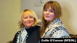 Олена і Віра Беззубенко у Празі. Кажуть, що біженці намагаються підтримувати один одного, а також українські традиції.