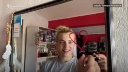 Македонската Били Ајлиш - жена борец на музичкиот фронт