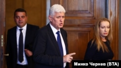 Служебният министър на отбраната Димитър Стоянов заедно с медийната си съветничка Жанет Пашалиева.